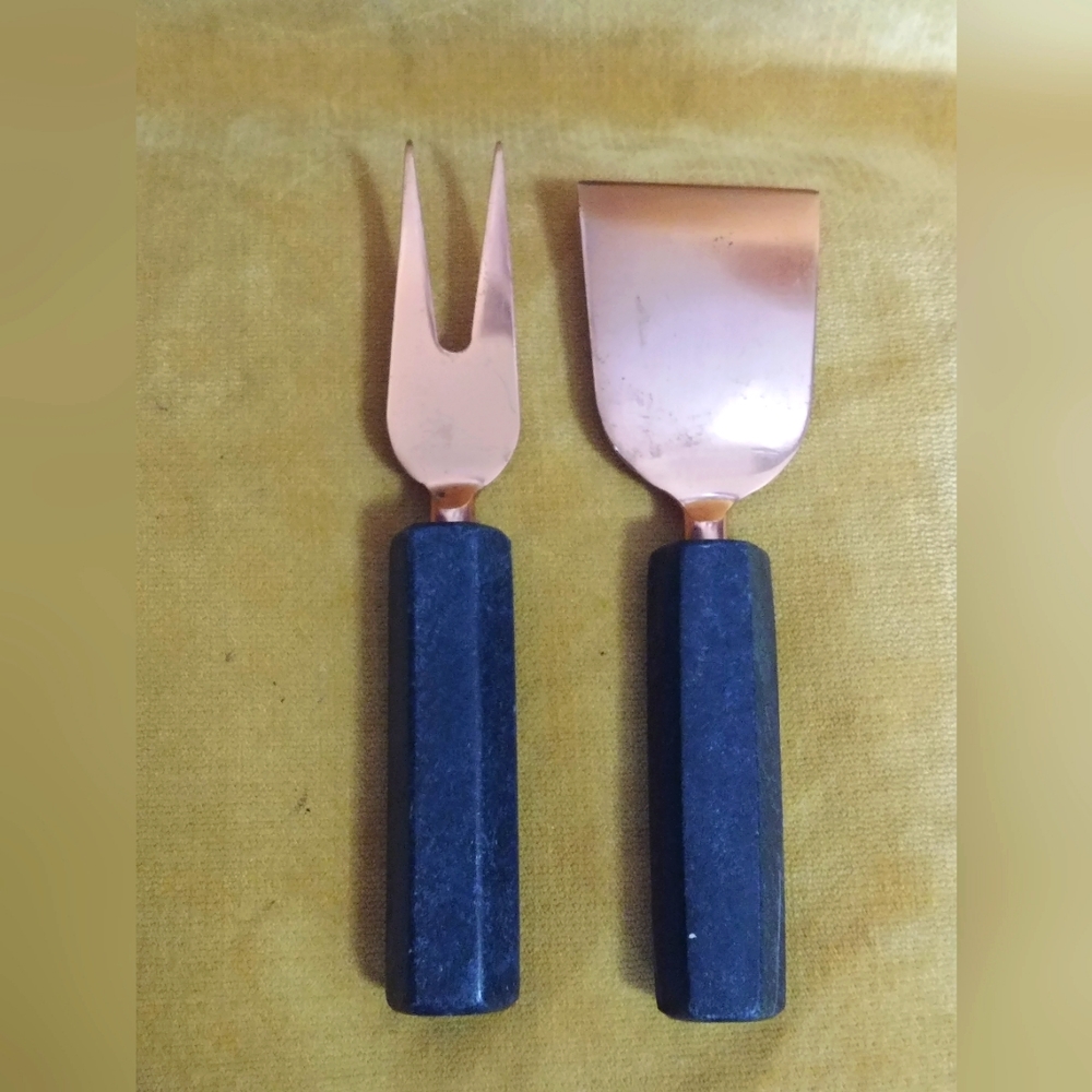 Set two utensils